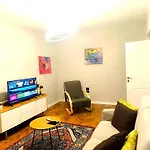 Central & Comfy 2 Bedroom Apartment