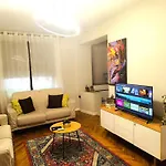 Central & Comfy 2 Bedroom Apartment