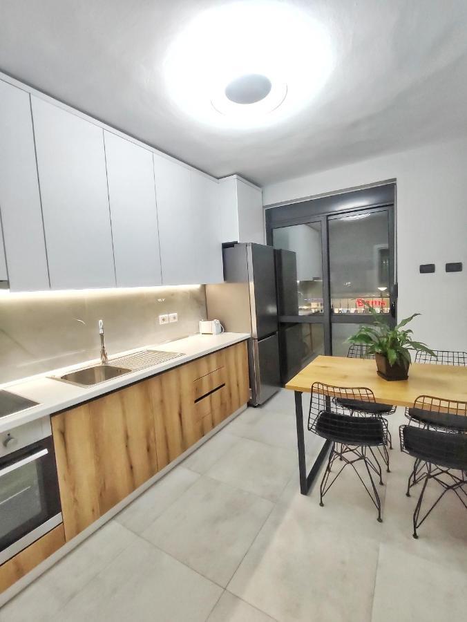 Central & Comfy 2 Bedroom Appartamento