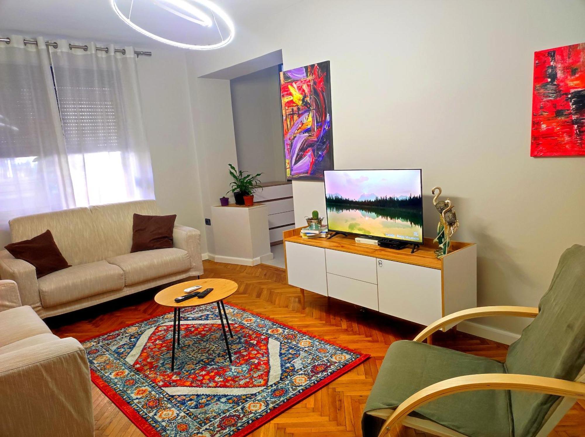 Central & Comfy 2 Bedroom * Tirana