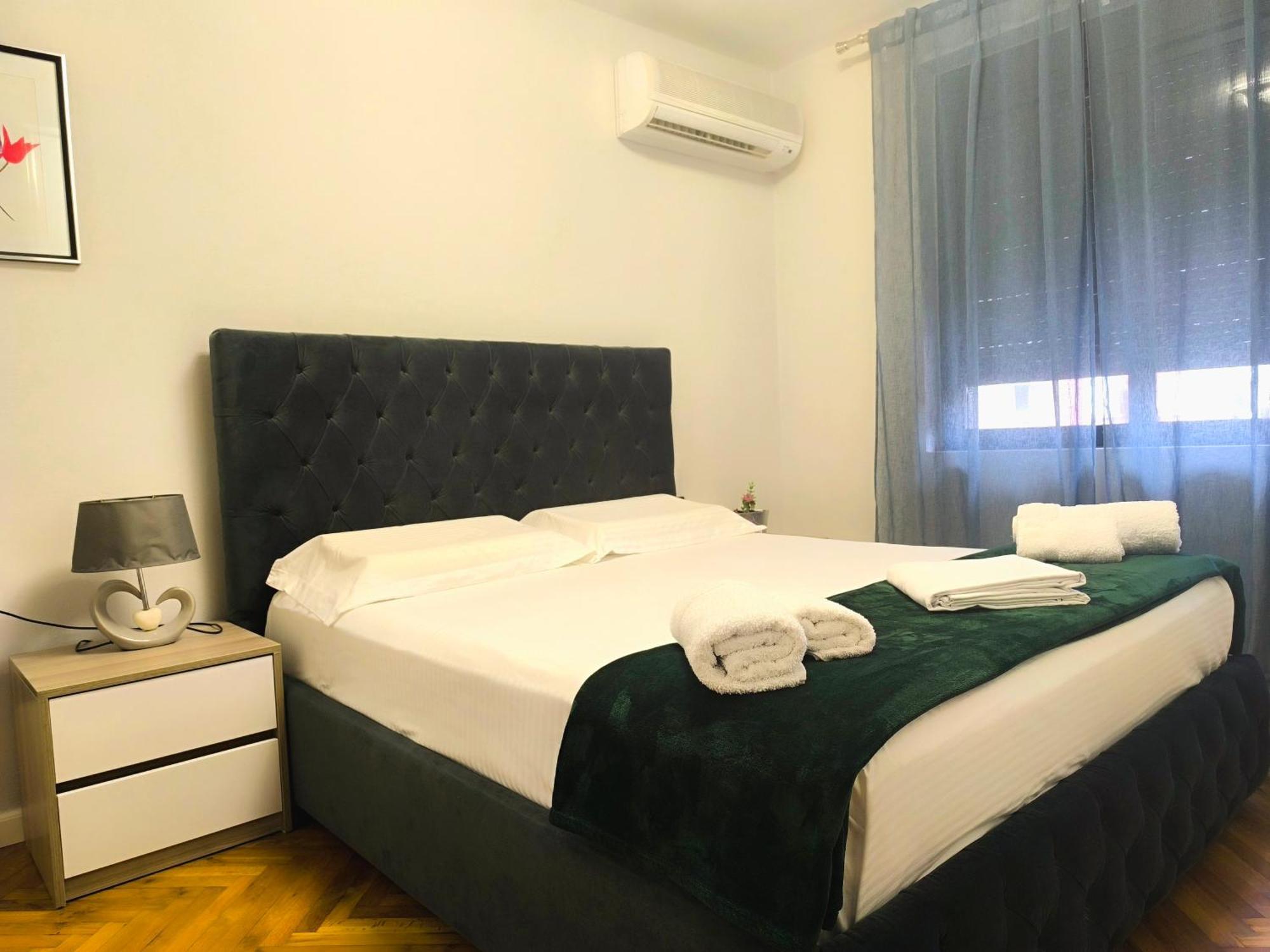 Central & Comfy 2 Bedroom * Tirana